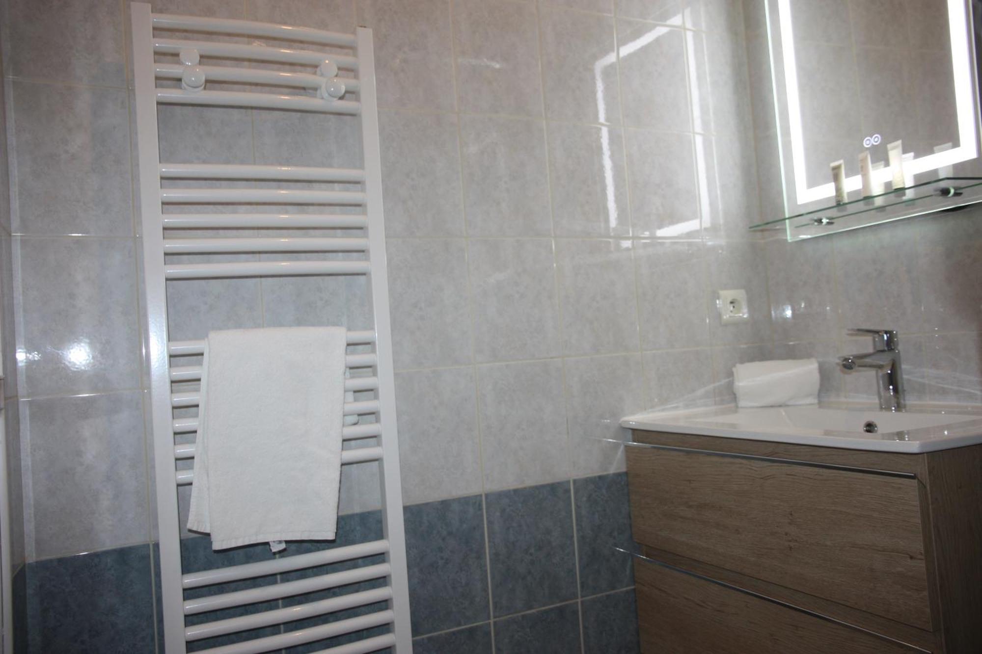 Resid'Spa Loire & Sevre - Appartement Rezé Buitenkant foto